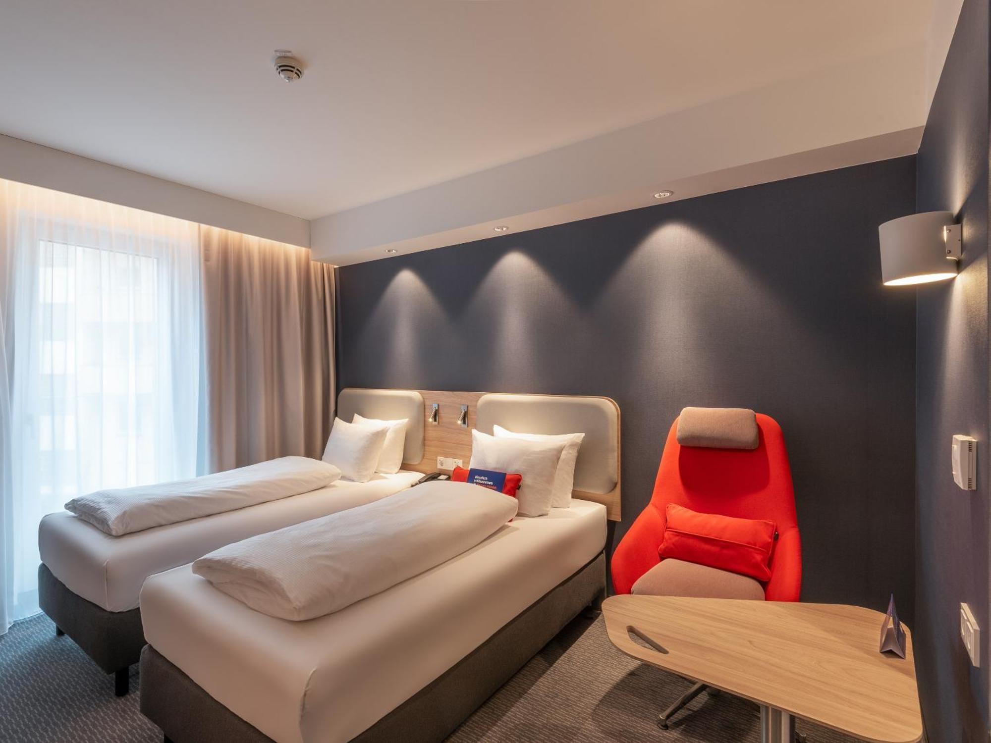 Holiday Inn Express Heilbronn By Ihg Екстериор снимка