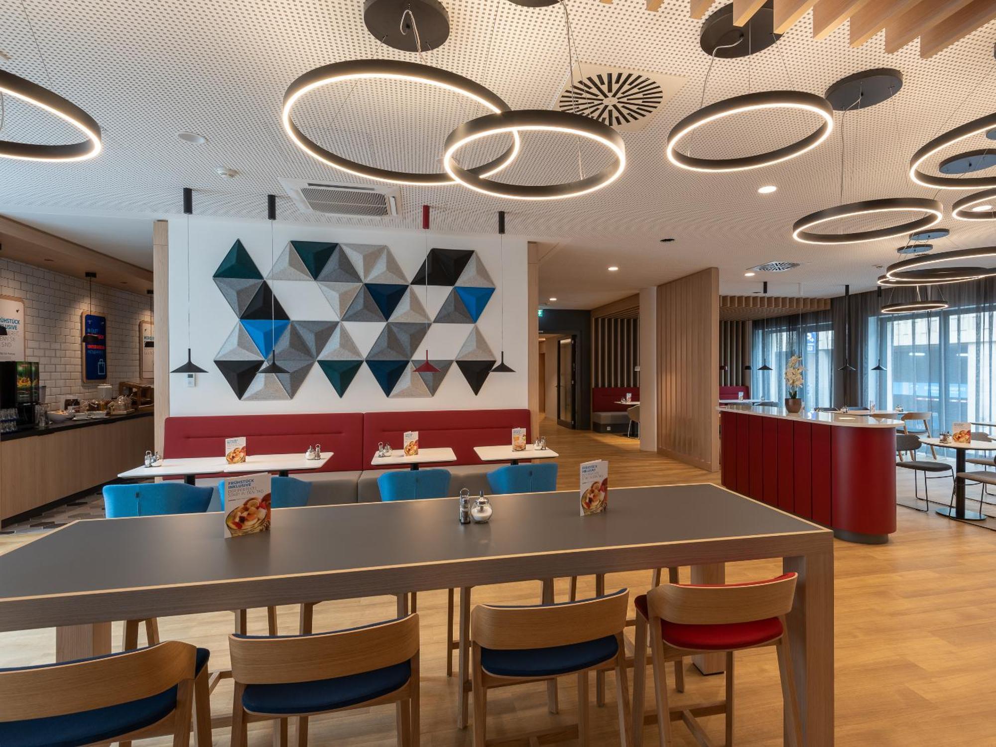 Holiday Inn Express Heilbronn By Ihg Екстериор снимка