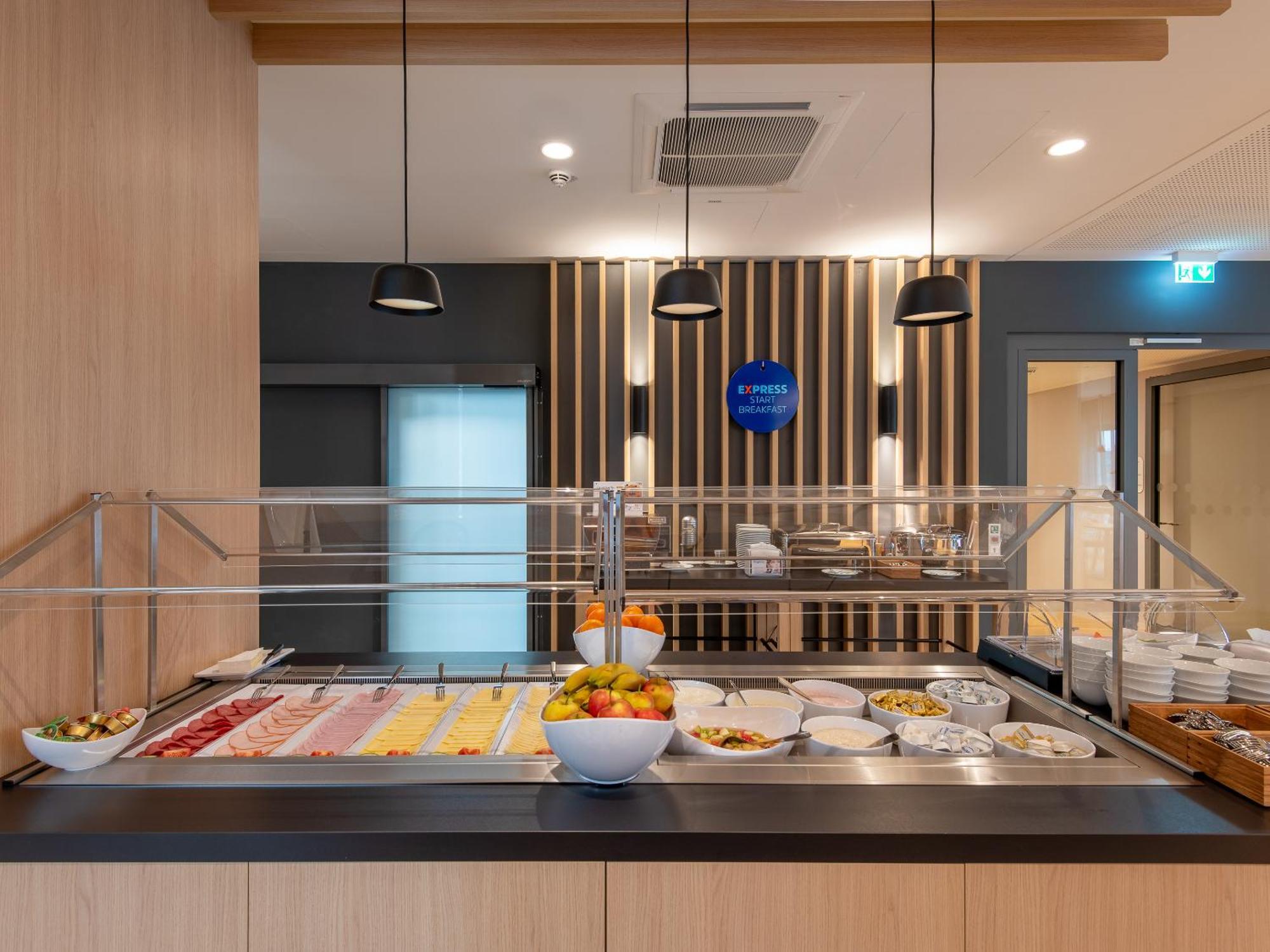Holiday Inn Express Heilbronn By Ihg Екстериор снимка