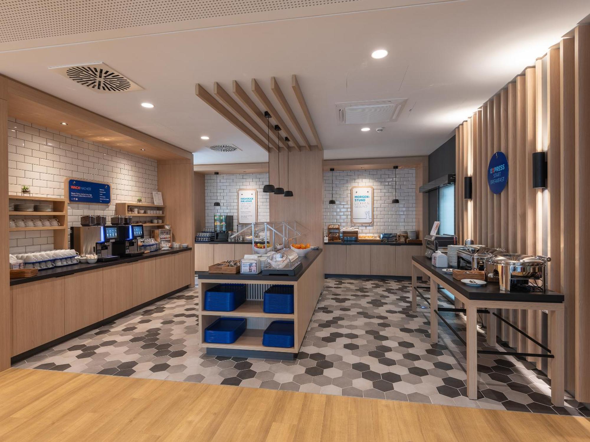 Holiday Inn Express Heilbronn By Ihg Екстериор снимка