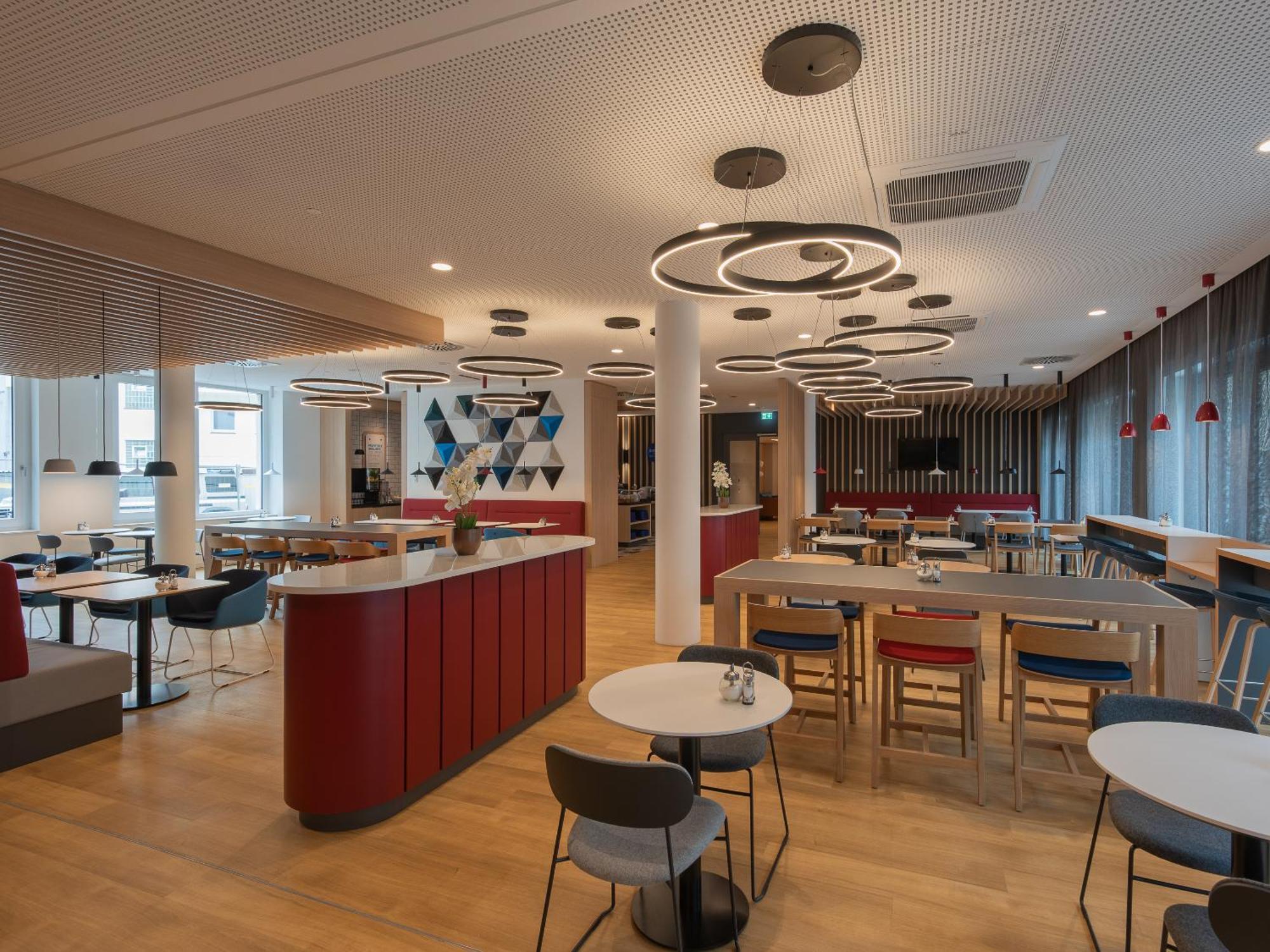 Holiday Inn Express Heilbronn By Ihg Екстериор снимка
