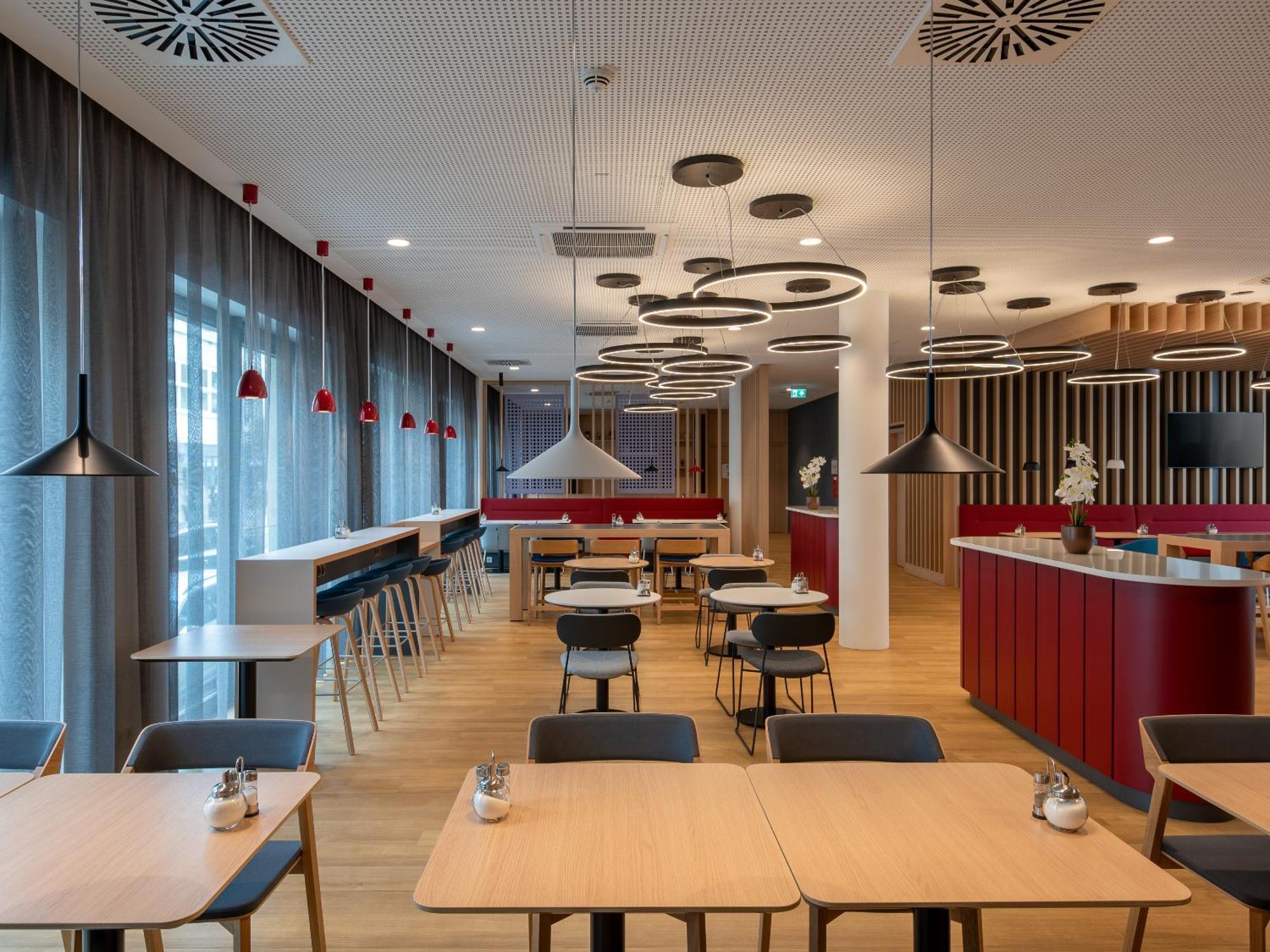 Holiday Inn Express Heilbronn By Ihg Екстериор снимка