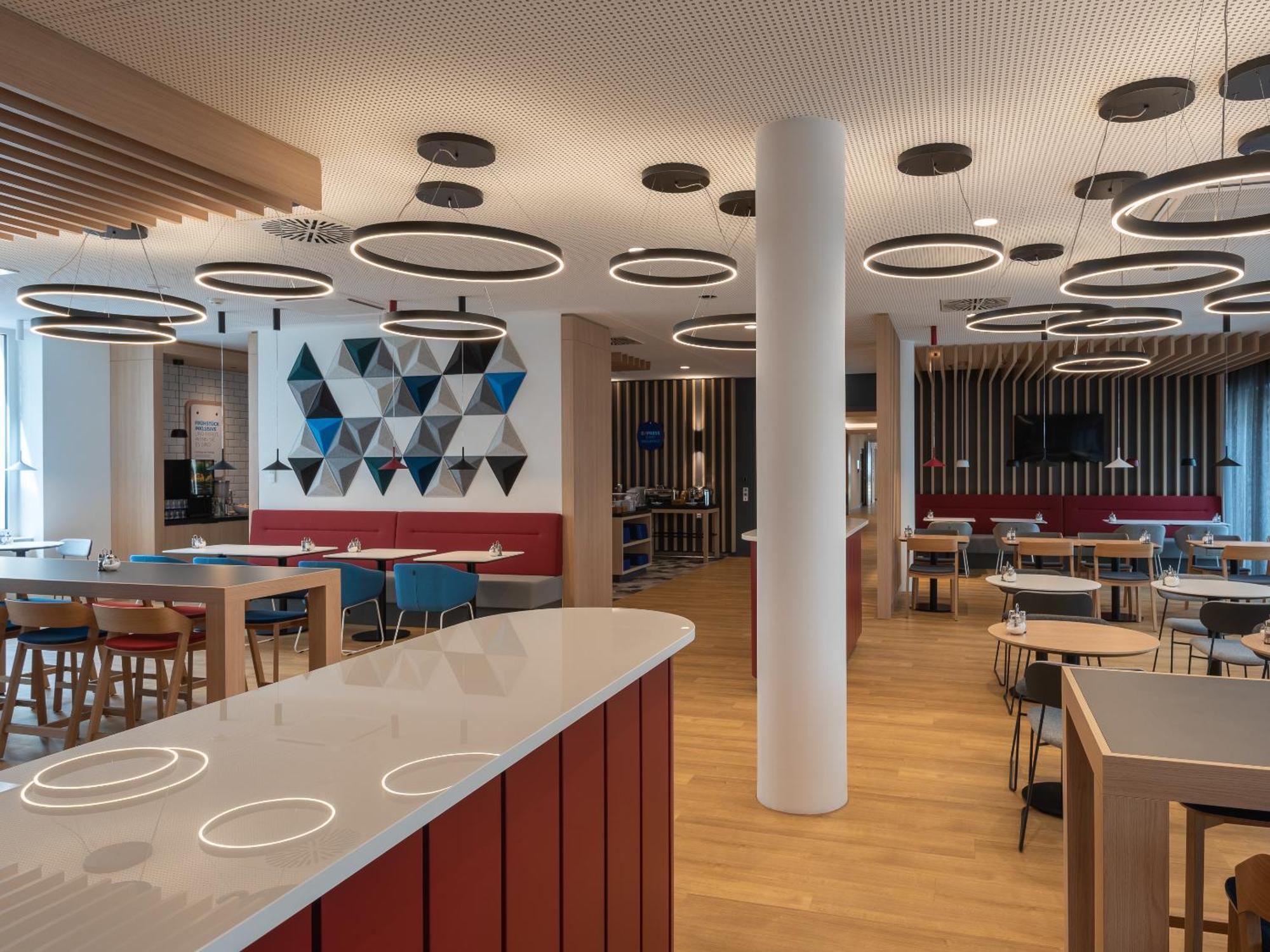 Holiday Inn Express Heilbronn By Ihg Екстериор снимка